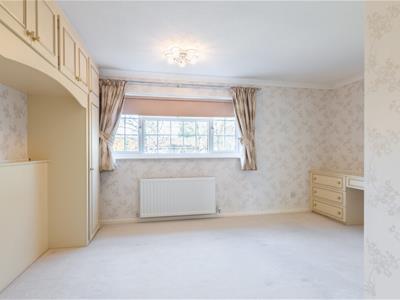 MASTER BEDROOM (REAR)